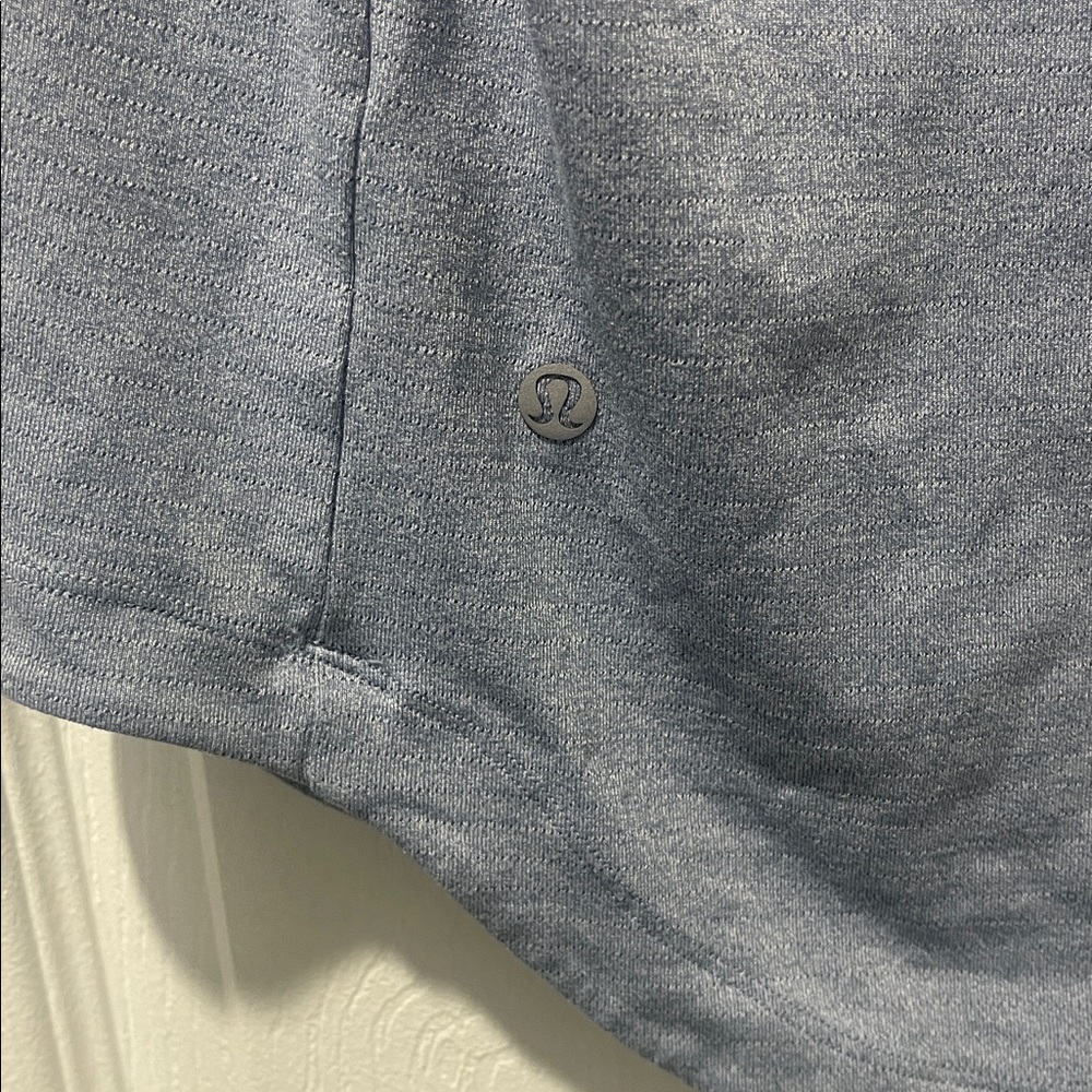 Lululemon tee - Picture 5 of 5